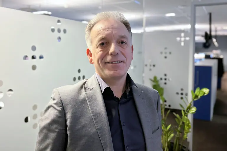 Portrettbilde av Lars Erik Tandsæther, administrerende direktør i Helsetjenestens driftsorganisasjon for Nødnett HF.