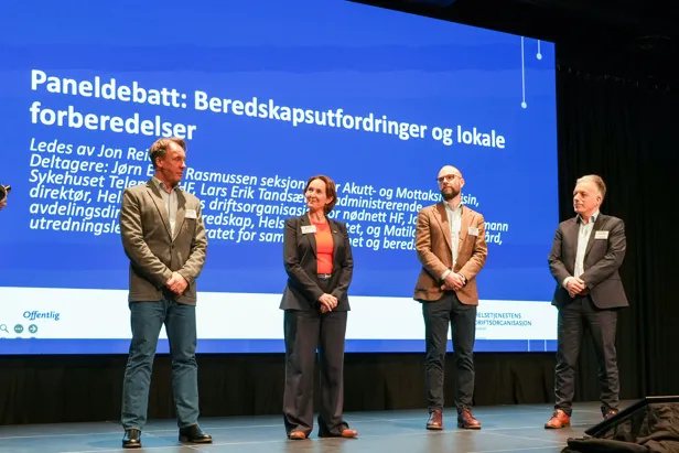 En gruppe mennesker på en scene