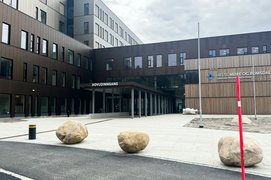 Hovedinngangen til sykehuset Møre og Romsdal