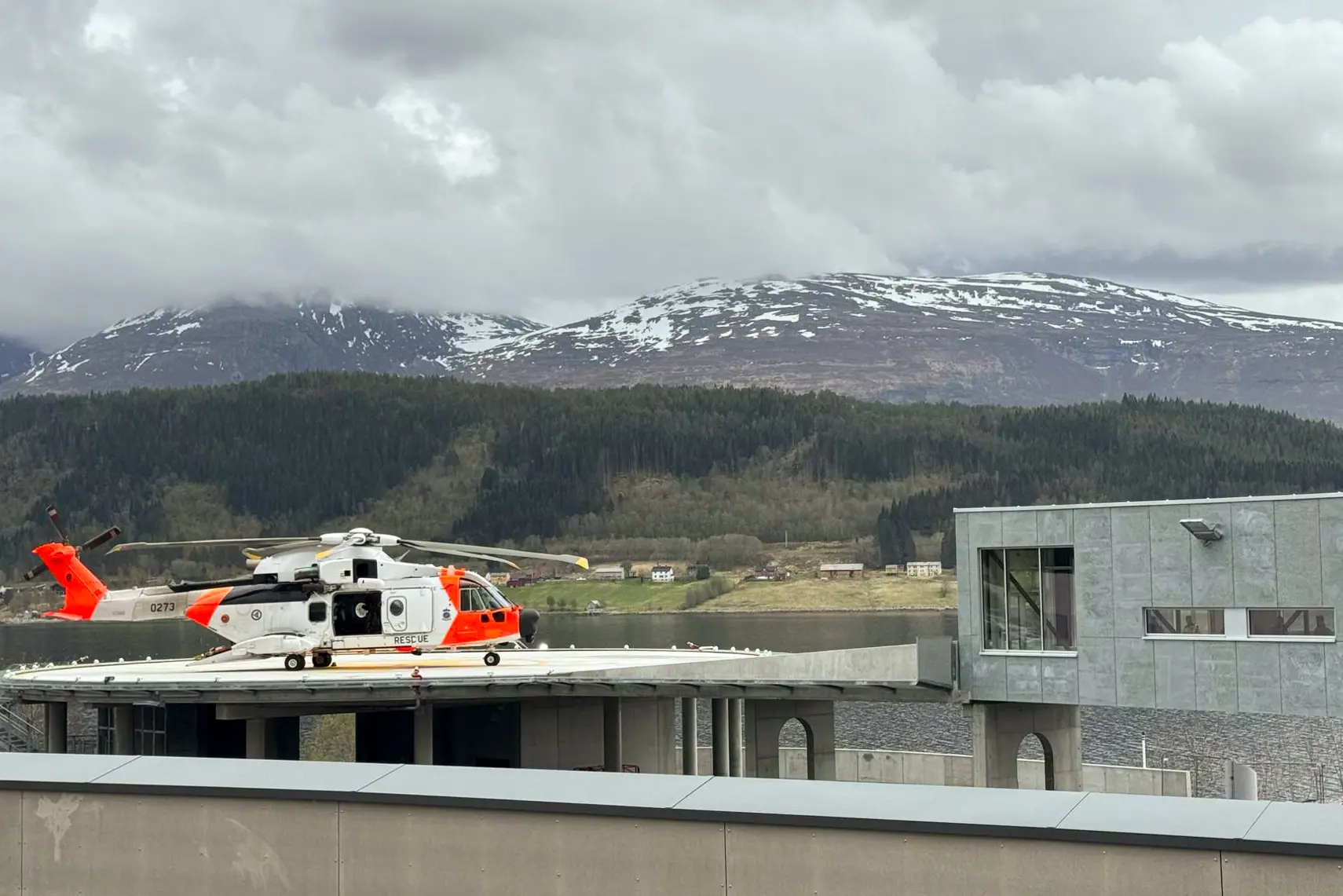 Et helikopter på et tak